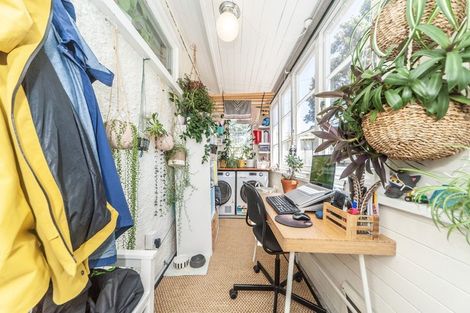 Photo of property in 83 Apu Crescent, Lyall Bay, Wellington, 6022