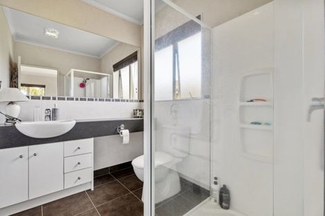 Photo of property in 34 Stranraer Crescent, Wattle Downs, Auckland, 2103