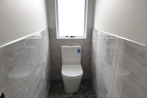 Photo of property in 1/2 Mallard Place, Unsworth Heights, Auckland, 0632