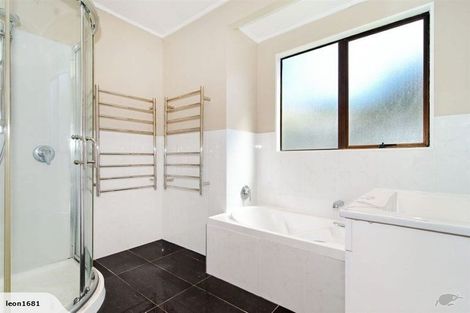 Photo of property in 4 Garcia Place, West Harbour, Auckland, 0618