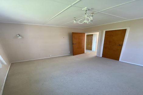 Photo of property in 17 Queenwood Road, Levin, 5510