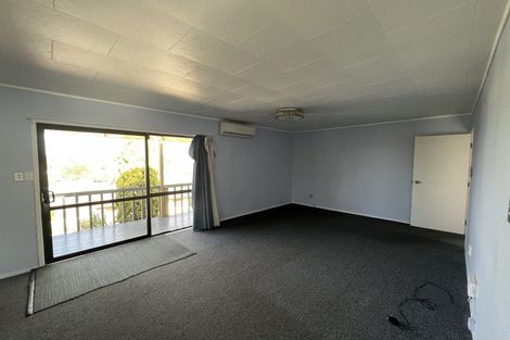 Photo of property in 1/15 Kupari Place, Totara Vale, Auckland, 0629