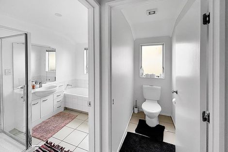 Photo of property in 60 Magic Way, Randwick Park, Auckland, 2105