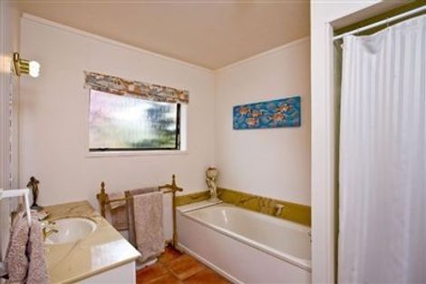 Photo of property in 44 Balmain Road, Chatswood, Auckland, 0626