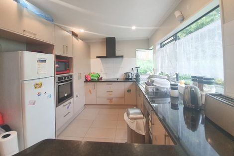 Photo of property in 64a Kingdale Road, Henderson, Auckland, 0610