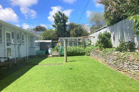 Photo of property in 17 Hutchins Street, Waitara, 4320