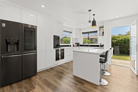 Photo of property in 15 Junction Street, Welbourn, New Plymouth, 4310