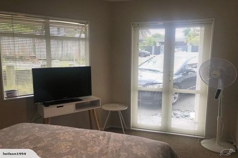 Photo of property in 4 Ellangowan Road, Waiake, Auckland, 0630