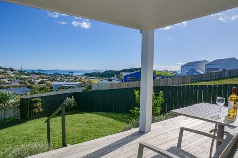 Photo of property in 4 Freyja Crescent, Coopers Beach, 0420