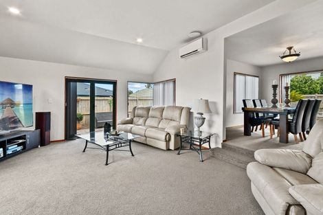 Photo of property in 3 Trossach Place, Wattle Downs, Auckland, 2103