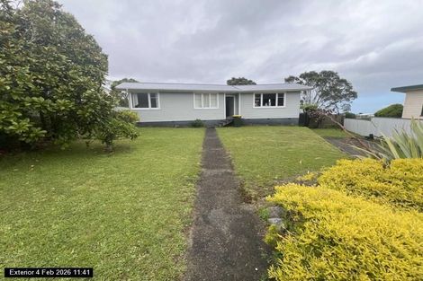 Photo of property in 5 Holly Grove, Maungaraki, Lower Hutt, 5010