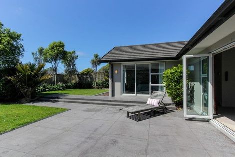 Photo of property in 4 Links Drive, Waiwhakaiho, New Plymouth, 4312
