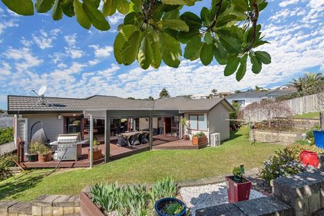 Photo of property in 15 Ballini Rise, West Harbour, Auckland, 0618