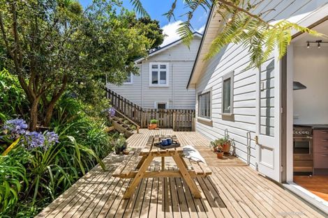 Photo of property in 14 Dee Street, Island Bay, Wellington, 6023