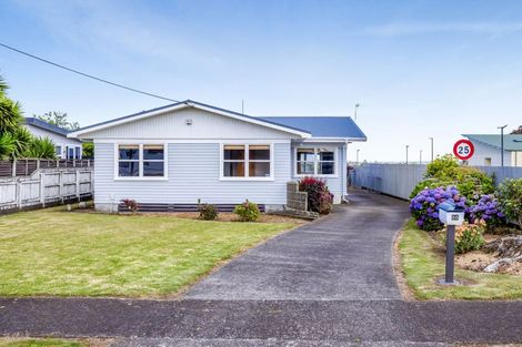 Photo of property in 25 Hunter Street, Hawera, 4610