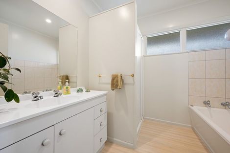 Photo of property in 37 Clovelly Road, Bucklands Beach, Auckland, 2012