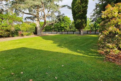 Photo of property in 100 Saint Andrews Road, Havelock North, 4130