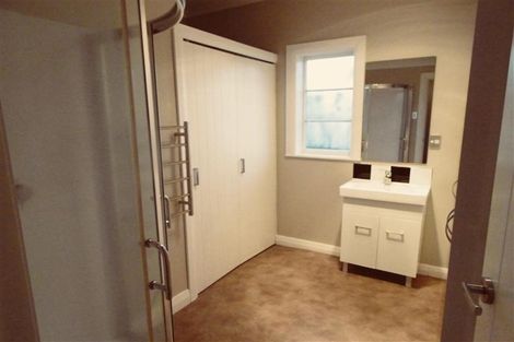 Photo of property in 16 Cutfield Road, New Plymouth, 4310