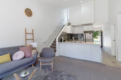 Photo of property in 6 Nagle Place, Golflands, Auckland, 2013