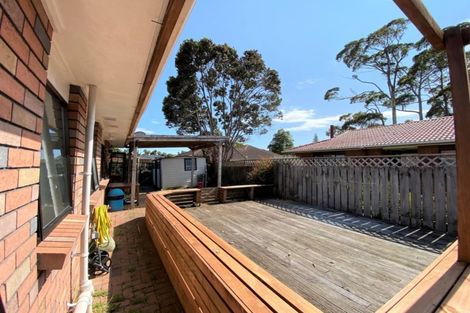 Photo of property in 12 Bosnyak Drive, Te Atatu South, Auckland, 0610