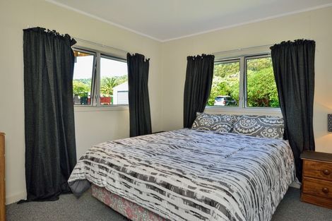 Photo of property in 75 Fortescue Street, Mahia, 4198
