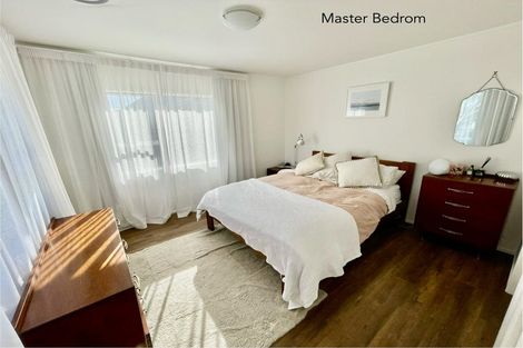 Photo of property in 2/56 Knightsbridge Drive, Forrest Hill, Auckland, 0620