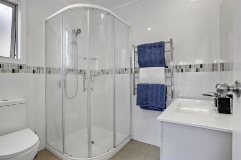 Photo of property in 81d Mirrabooka Avenue, Botany Downs, Auckland, 2010