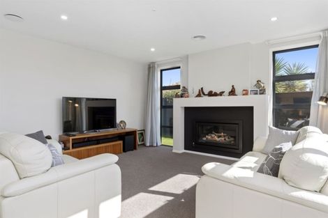 Photo of property in 15 Makura Drive, Papamoa Beach, Papamoa, 3118