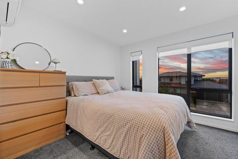 Photo of property in 5/1a Royal View Road, Te Atatu South, Auckland, 0610