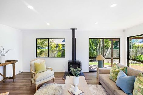 Photo of property in 45 Darren Crescent, Half Moon Bay, Auckland, 2012