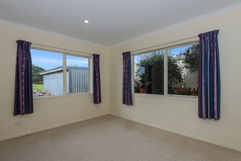 Photo of property in 41 Karoro Road, One Tree Point, 0118