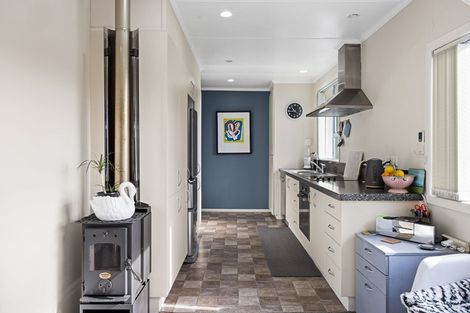 Photo of property in 15 Pukatea Street, Inglewood, 4330