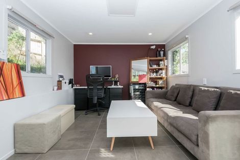 Photo of property in 8 Evelyn Road, Cockle Bay, Auckland, 2014