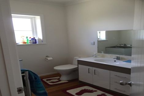 Photo of property in 3155 Great North Road, New Lynn, Auckland, 0600