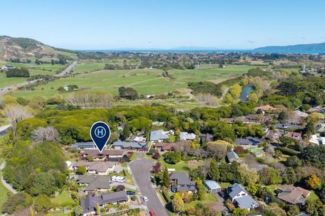 Photo of property in 17 Edgewater Street, Waikanae, 5036
