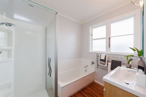 Photo of property in 105 Buick Crescent, Awapuni, Palmerston North, 4412