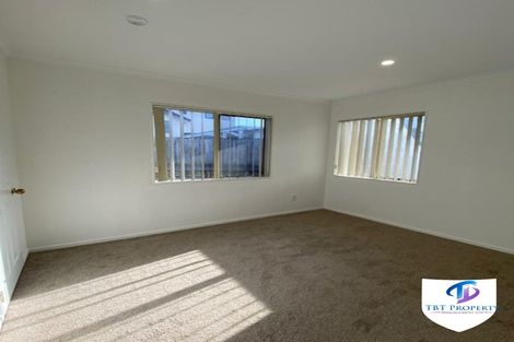 Photo of property in 11 Andover Way, Goodwood Heights, Auckland, 2105