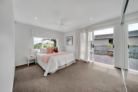 Photo of property in 60 De Quincey Terrace, Highland Park, Auckland, 2010