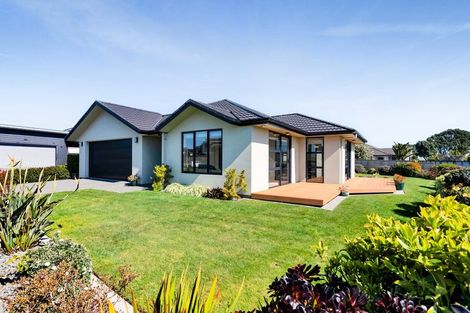 Photo of property in 49 Links Drive, Waiwhakaiho, New Plymouth, 4312