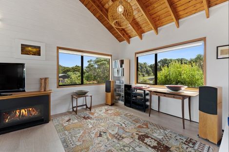 Photo of property in 29 Grand View Road, Leigh, 0985