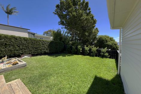 Photo of property in 45 Sunnyside Road, Sunnyvale, Auckland, 0612