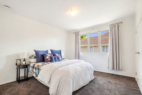 Photo of property in 43 Vodanovich Road, Te Atatu South, Auckland, 0610