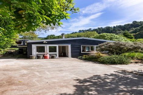 Photo of property in 123 Pinehaven Road, Pinehaven, Upper Hutt, 5019