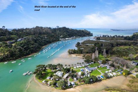 Photo of property in 1/39 Wade River Road, Stanmore Bay, Whangaparaoa, 0932