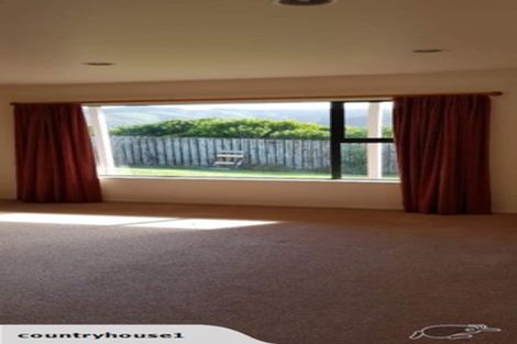 Photo of property in 12 Pikitanga Close, Tawa, Wellington, 5028