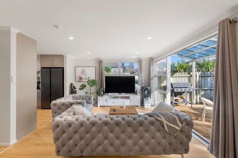 Photo of property in 2 Figaro Crescent, Takanini, 2112