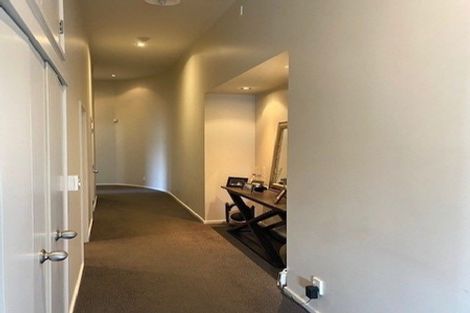 Photo of property in 8a Madeira Lane, Grafton, Auckland, 1023