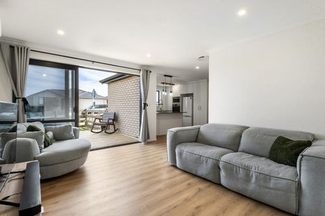 Photo of property in 17 Omahuru Road, Glenbrook, 2681