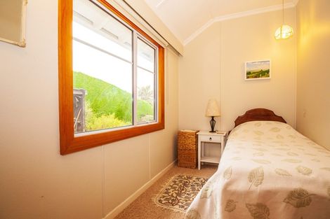 Photo of property in 31 Waikana Street, Broad Bay, Dunedin, 9014