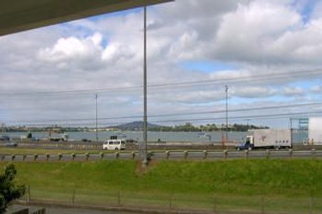 Photo of property in 18 Sulphur Beach Road, Northcote Point, Auckland, 0627